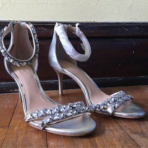 PROM Perfect Badgley Mischka Silver Jewel Heels Dustyn NEW Size 8 Shoes